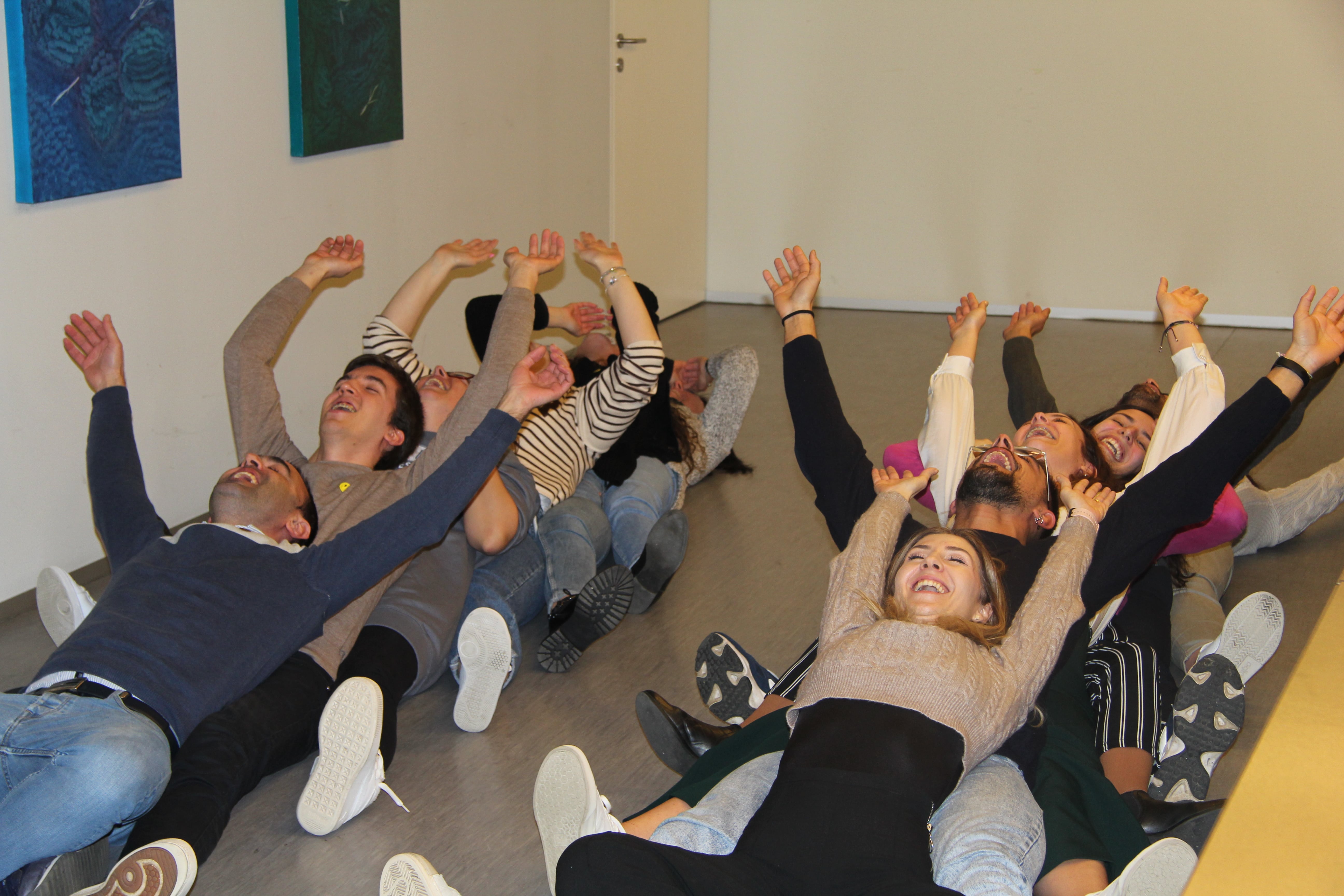 Organizamos um Workshop de Yoga do Riso, pois os riso é uma ferramenta eficaz na melhoria da saúde fisica e mental
