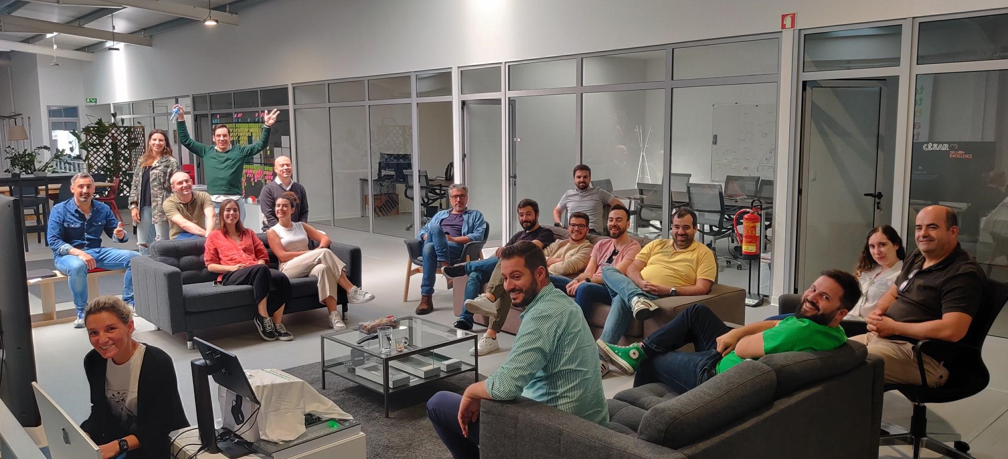 Monthly 360º meeting in our lounge!