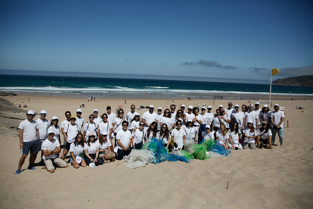 Ação de Voluntariado em Junho de 2025 na Praia do Guincho - recolha de lixo na zona das Dunas ao abrigo do Take Action!