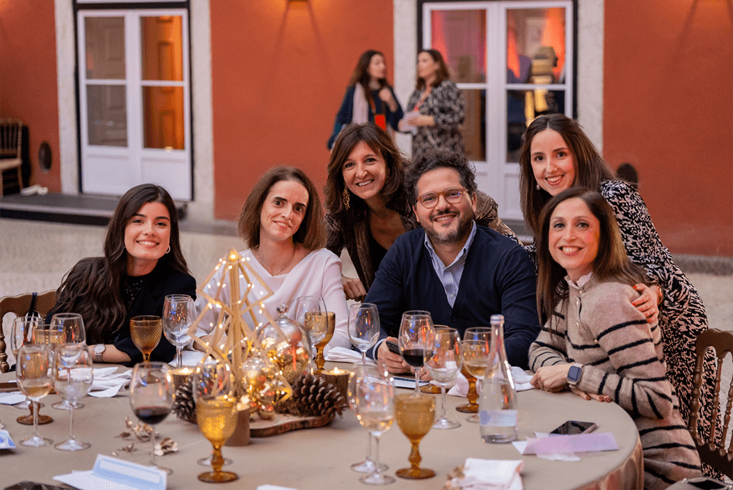Alguns membros da Leadership Team e outros colaboradores da NN em eventos da empresa.