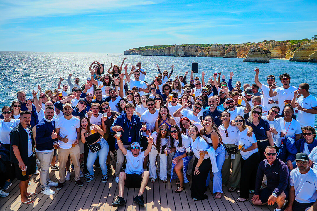 A equipa a festejar 20 anos...no mar!