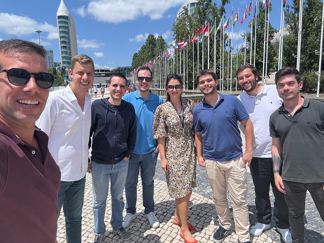 A desfrutar de uma pausa de almoço ao sol em Lisboa