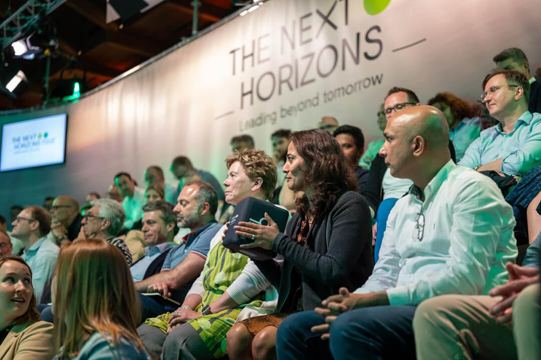 Colaboradores num evento de liderança sénior