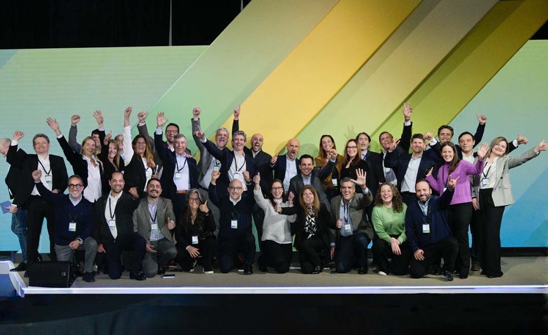 Membros da nossa região da América Latina reuniram-se durante uma conferência de liderança.
