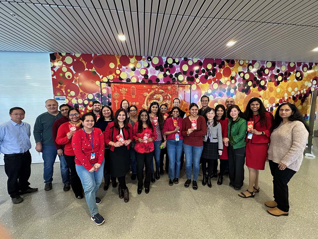 Colaboradores reunidos para celebrar o Ano Novo Lunar em Whippany, Nova Jérsia.