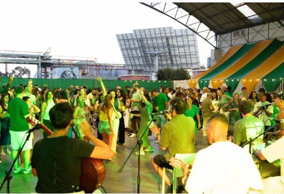 Encontro informal, no verão, para celebrar as conquistas e criar espírito de grupo